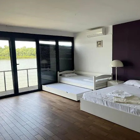 Floating Zen House Bed & Breakfast *