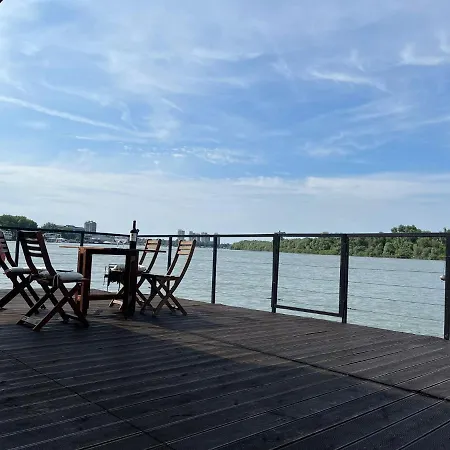 Floating Zen House B&B