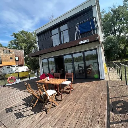 Floating Zen House * ベオグラード