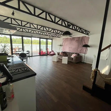 Floating Zen House B&B