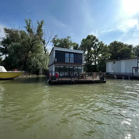 Floating Zen House * ベオグラード